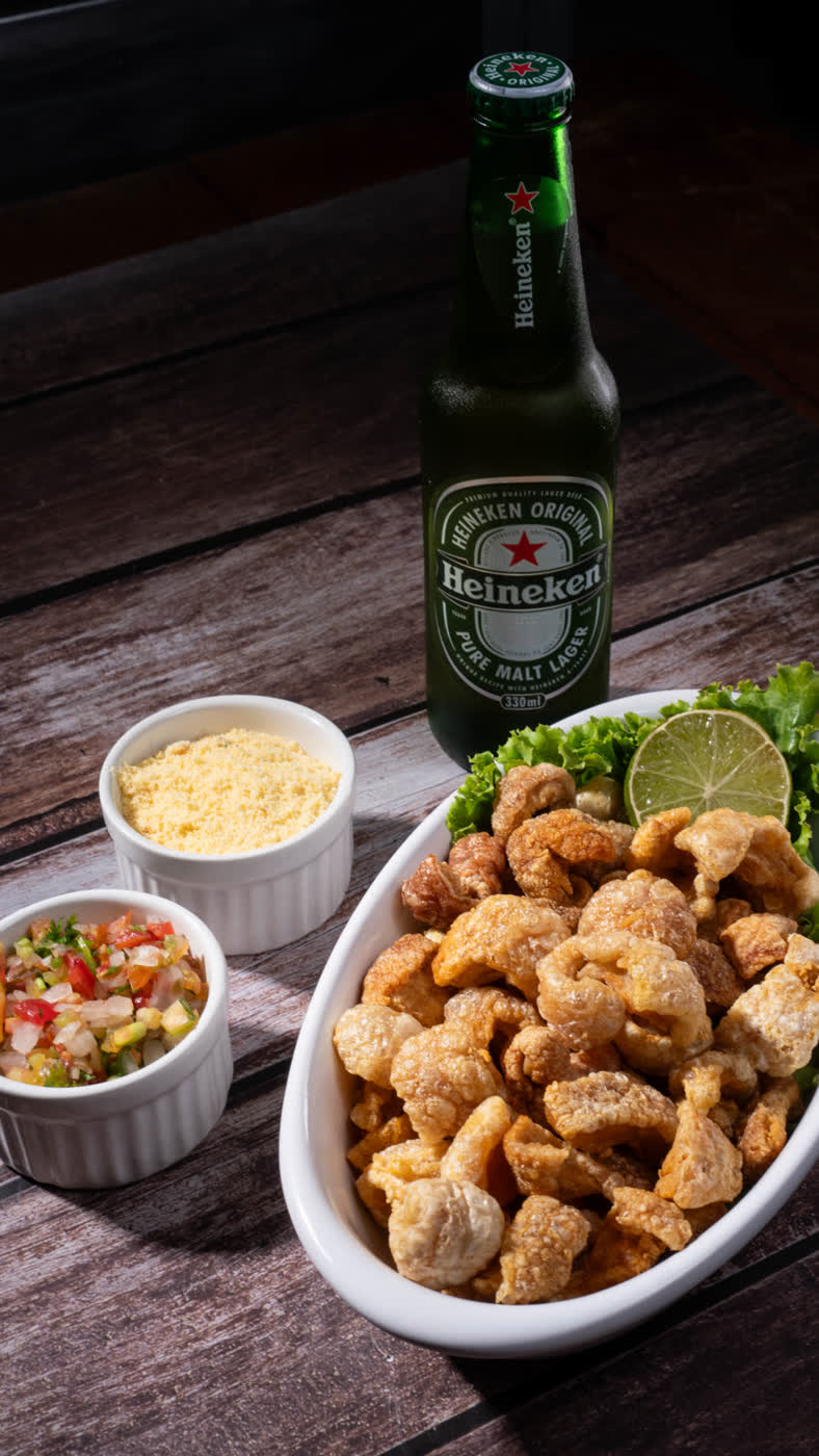 Torresmo crocante com cerveja gelada