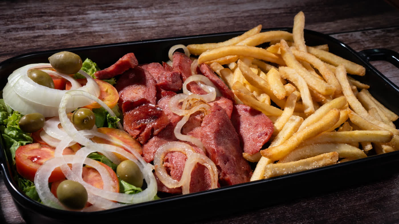Tábua de frios com fritas
