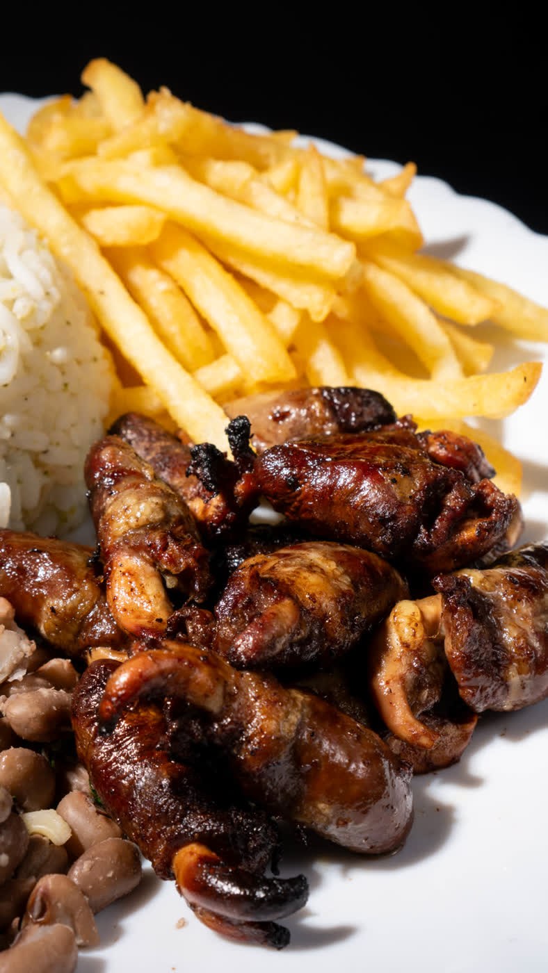 Frango à passarinho com fritas